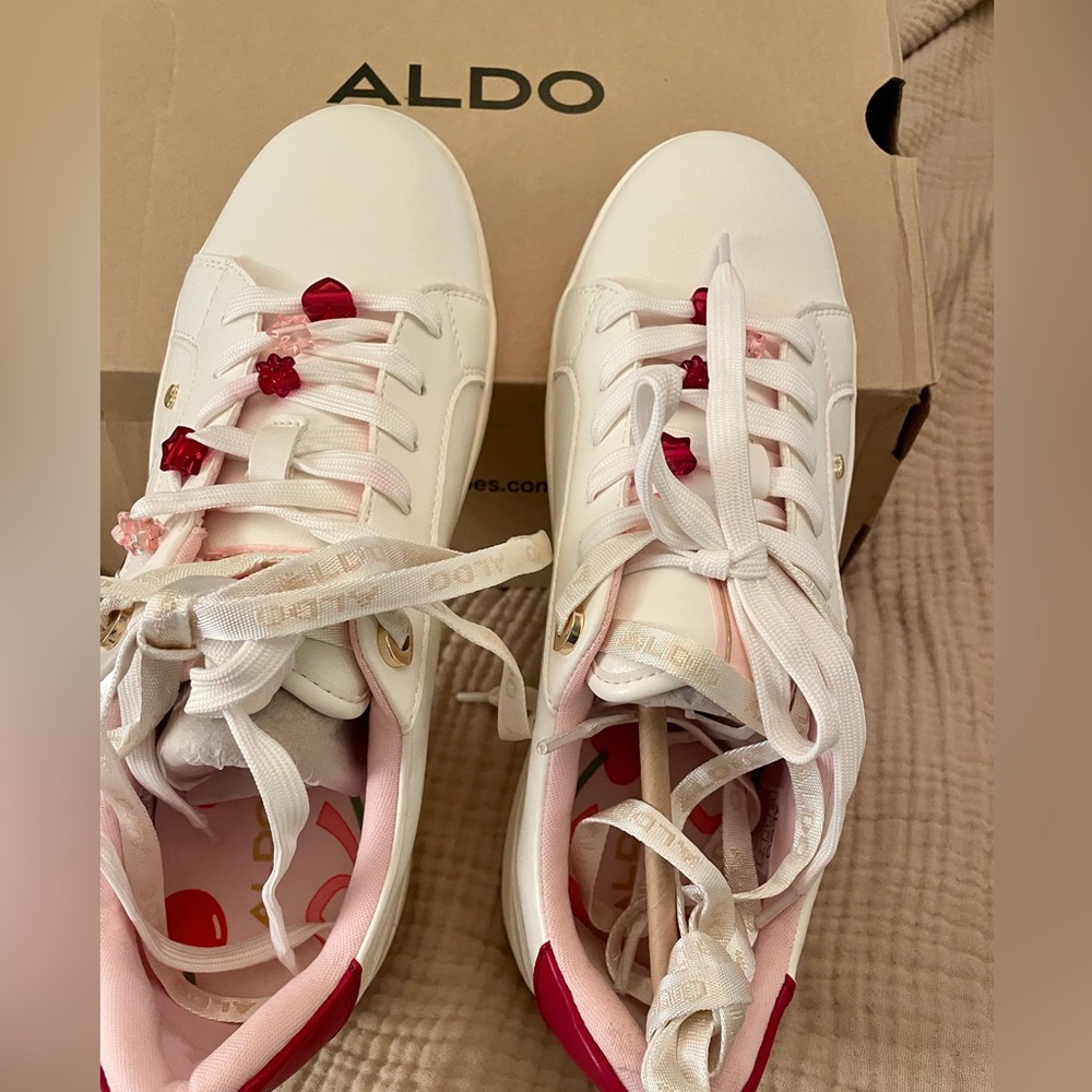 NWB Aldo Cherrylove Low top, Platform Sneaker. US 10. SO Cute! - Picture 7 of 8